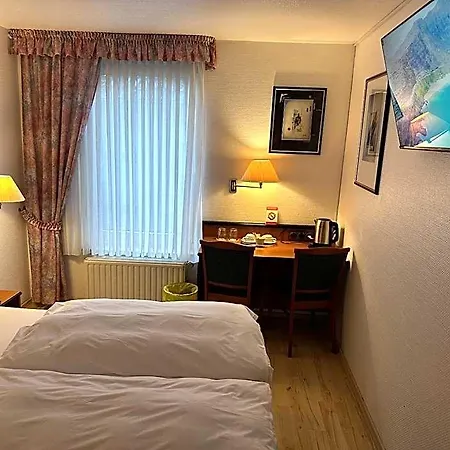 Hotel Zur Post Dabringhausen - Quiet Business Near Cologne And Dusseldorf Trade Fairs 3*