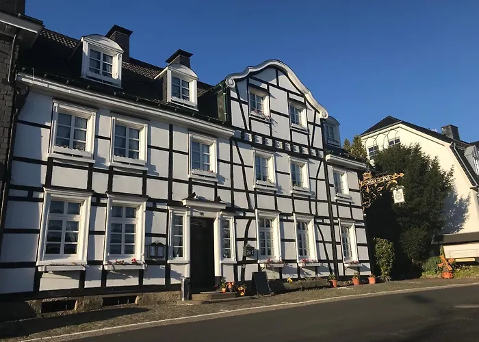 Hotel Zur Post Dabringhausen - Quiet Business Near Cologne And Dusseldorf Trade Fairs 3*